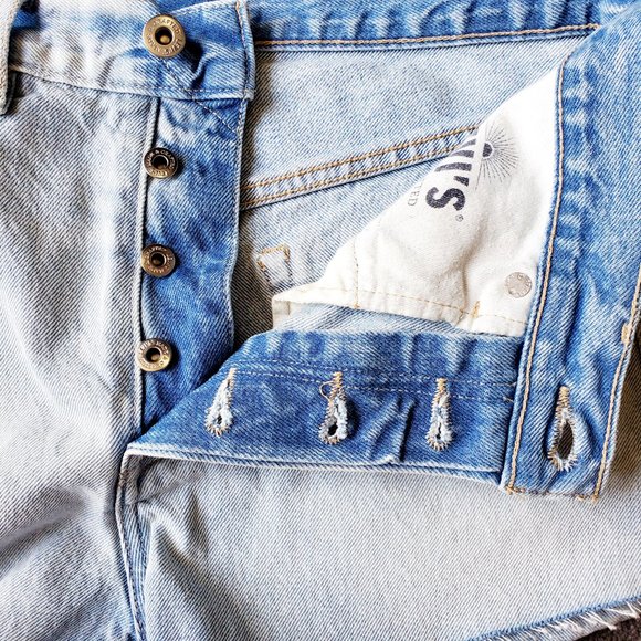 Levi's Strauss Casual Summer Retro Women's Cheeky High Short. Size 27 - Picture 8 of 9